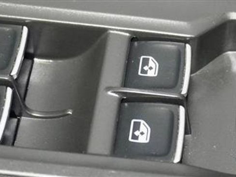 Used 2019 Volkswagen Tiguan SE image 37