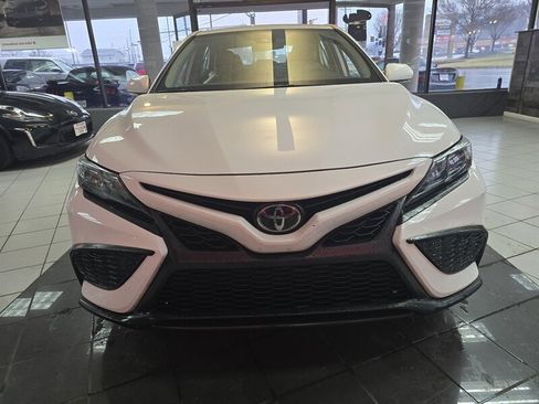 Used 2023 Toyota Camry SE FWD image 2