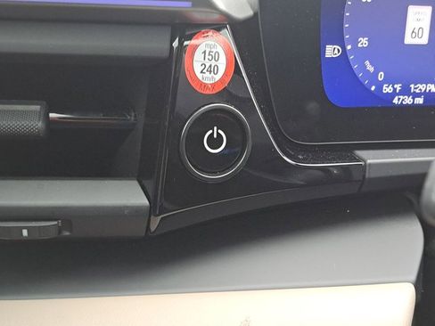 Used 2025 Porsche Macan 4 Electric image 29