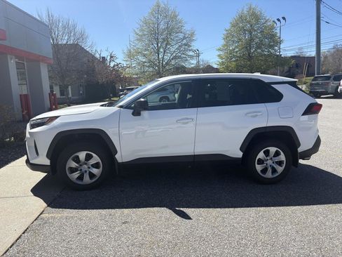 Used 2023 Toyota RAV4 LE AWD/4WD image 4
