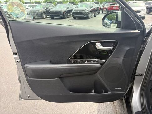 Certified 2022 Kia Niro EX FWD image 17