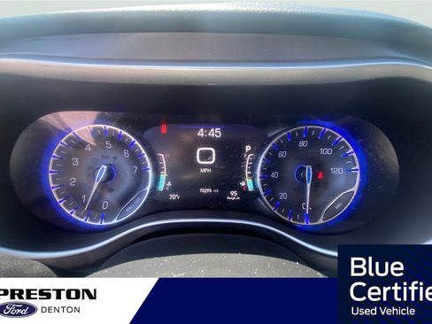 Used 2022 Chrysler Pacifica Touring-L FWD image 14