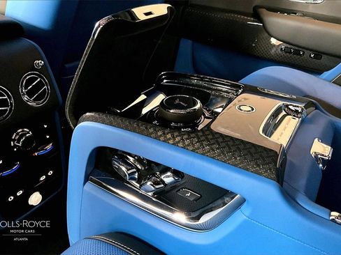 New 2026 Rolls-Royce Cullinan Black Badge image 13