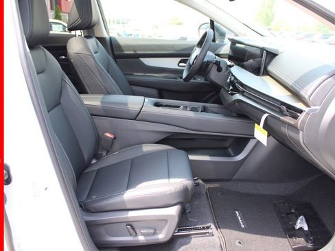 New 2025 Nissan Murano SL image 14