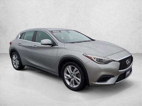 Used 2018 INFINITI QX30 image 3