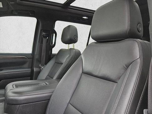 Used 2022 Chevrolet Tahoe Z71 w/ Luxury Package image 20