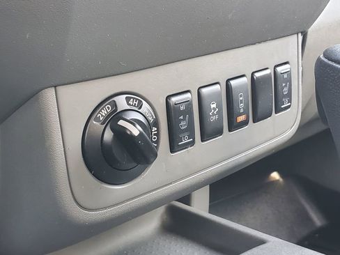 Used 2020 Nissan Frontier SV w/ Midnight Edition Floor Mats image 27