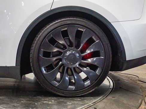 Used 2022 Tesla Model Y Performance image 10