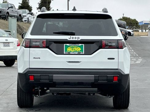 New 2026 Jeep Cherokee Overland w/ Trailer Tow Group AWD/4WD image 5