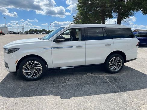 New 2027 Lincoln Navigator Reserve RWD image 1