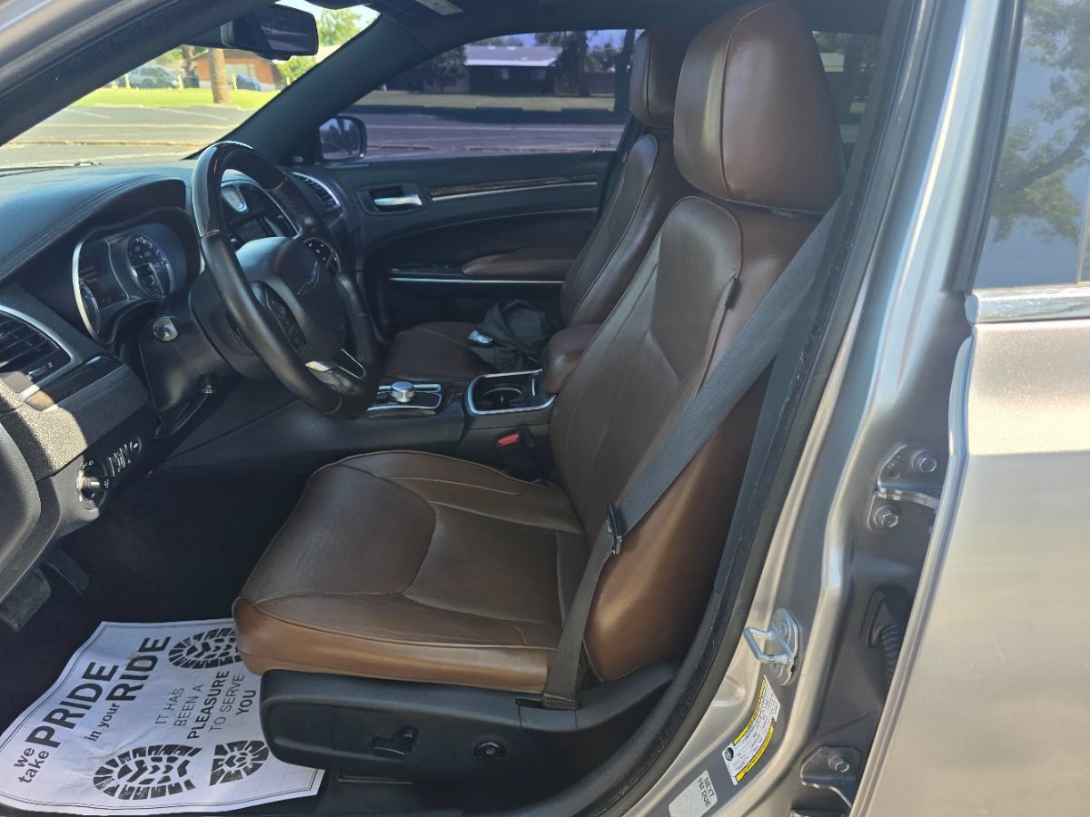 Used 2018 Chrysler 300 Limited RWD image 12