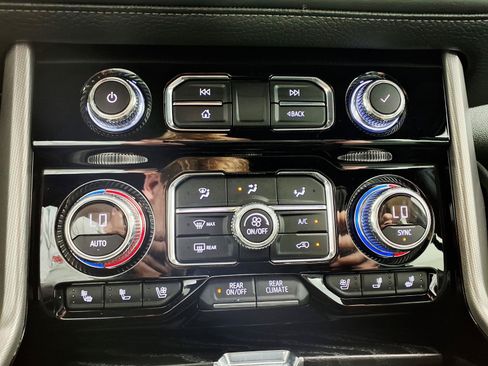 Used 2021 GMC Yukon XL Denali w/ Denali Premium Package AWD/4WD image 20