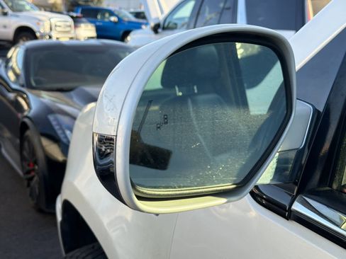 Used 2011 Cadillac Escalade ESV Luxury image 10