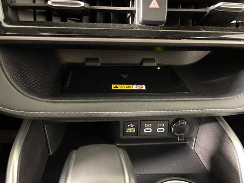 Used 2024 Toyota Highlander XLE image 30