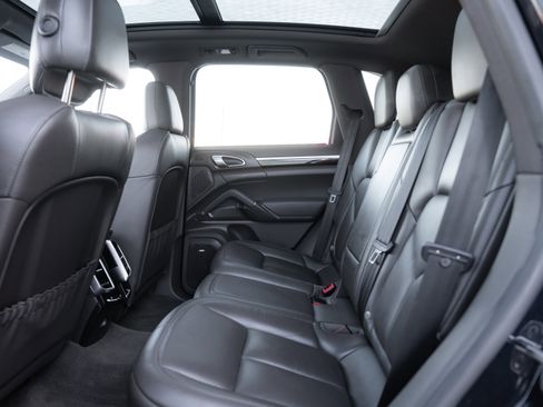 Used 2018 Porsche Cayenne image 27