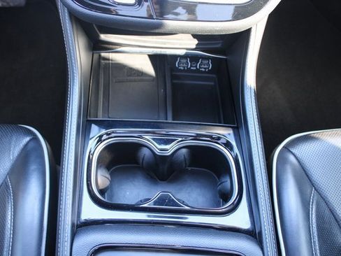 Used 2023 Chrysler Pacifica Limited w/ S Appearance Package image 20