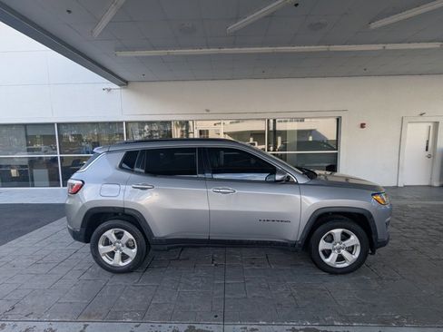 Used 2019 Jeep Compass Latitude image 2