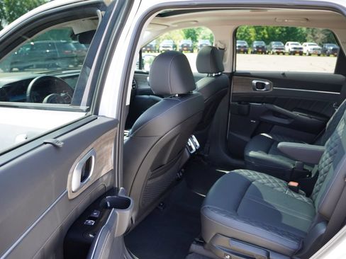 Certified 2023 Kia Sorento SX Prestige AWD/4WD image 16