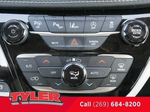 Used 2022 Chrysler Pacifica Limited AWD/4WD image 33