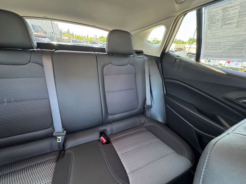 Used 2025 Chevrolet Trax LT FWD image 36