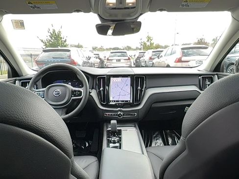 Used 2025 Volvo XC60 B5 Plus w/ Climate Package image 18