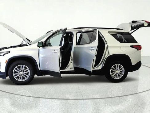 Used 2022 Chevrolet Traverse LT FWD image 10