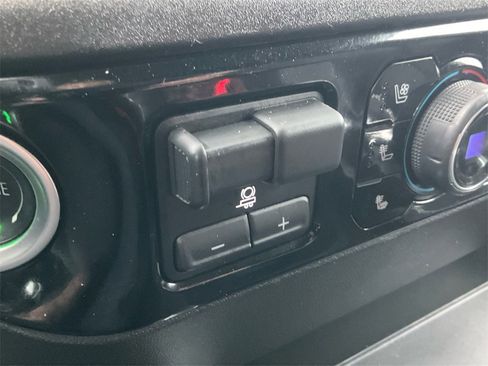 Used 2024 Chevrolet Silverado 1500 LTZ image 22