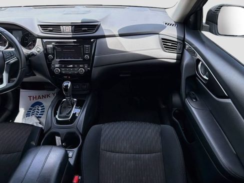 Used 2019 Nissan Rogue SV w/ Premium Package FWD image 17