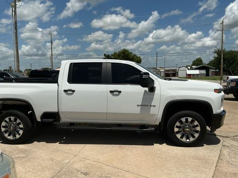 Used 2022 Chevrolet Silverado 2500 Custom w/ Custom Value Package AWD/4WD image 5