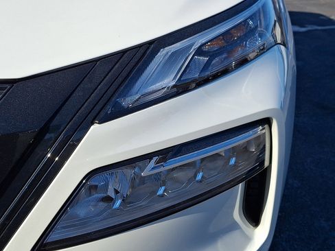 Used 2023 Nissan Rogue SV image 9