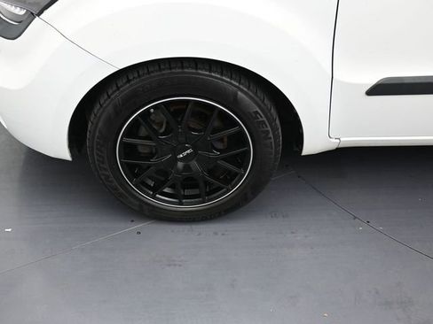 Used 2010 Kia Soul + image 9
