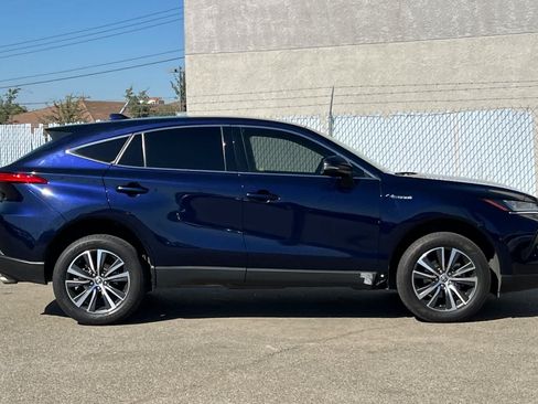 Used 2021 Toyota Venza LE AWD/4WD image 6