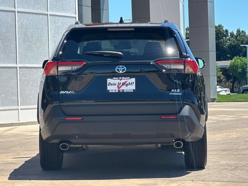 Used 2024 Toyota RAV4 XLE w/ Convenience Package AWD/4WD image 5
