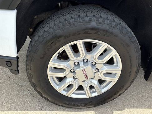 Used 2022 GMC Sierra 2500 AT4 w/ AT4 Premium Plus Package AWD/4WD image 13