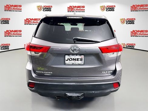 Used 2018 Toyota Highlander XLE image 16
