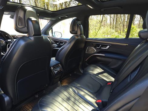 Used 2023 Mercedes-Benz EQS 450+ SUV image 13