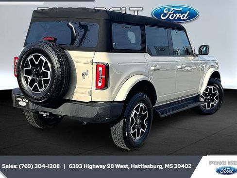 Used 2025 Ford Bronco Outer Banks image 11