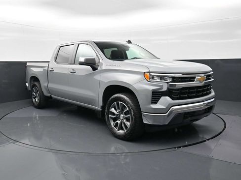 Used 2024 Chevrolet Silverado 1500 LT AWD/4WD image 3