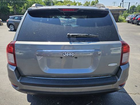 Used 2014 Jeep Compass Latitude w/ Sun/Sound Group FWD image 8