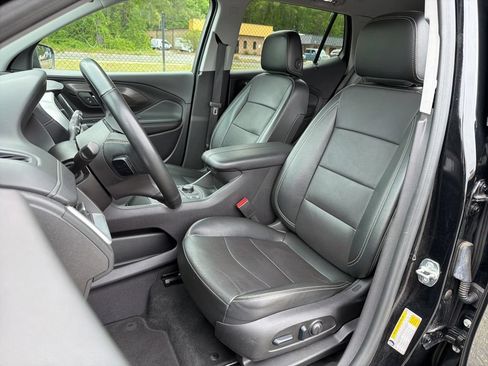 Used 2024 GMC Terrain SLT FWD image 19
