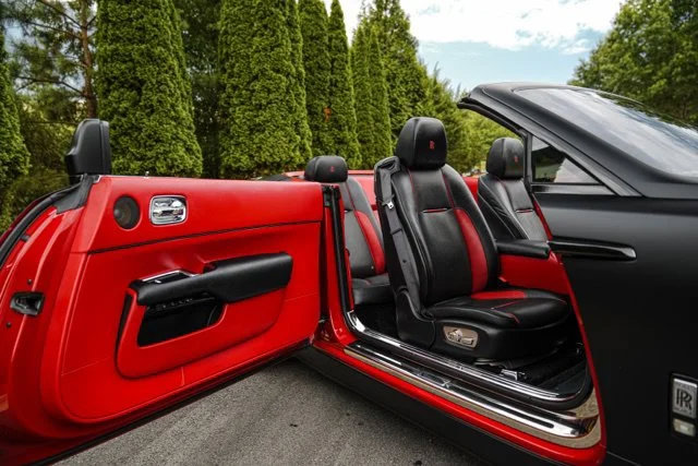 Used 2016 Rolls-Royce Dawn RWD image 27