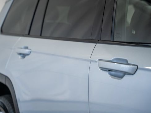 Used 2023 Jeep Grand Cherokee L Limited AWD/4WD image 17