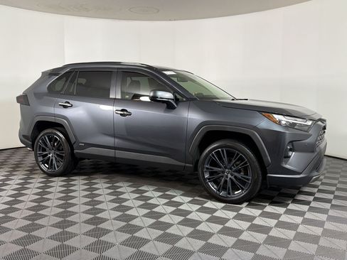 Used 2022 Toyota RAV4 Limited AWD/4WD image 6