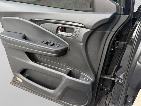Used 2018 Honda Pilot Touring image 25