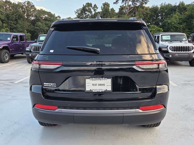 New 2026 Jeep Grand Cherokee Limited w/ Limited Altitude Package AWD/4WD image 7