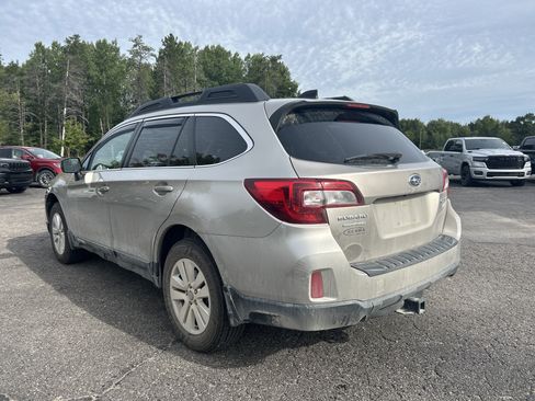 Used 2017 Subaru Outback 2.5i Premium AWD/4WD image 6