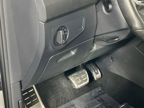 Used 2022 Volkswagen Tiguan SEL R-Line image 10