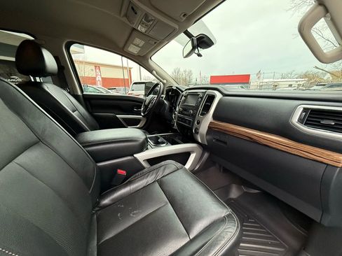 Used 2017 Nissan Titan SL image 34