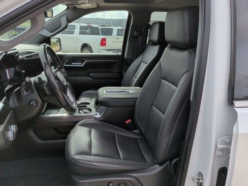 Used 2022 GMC Sierra 1500 SLT w/ SLT Convenience Package image 12