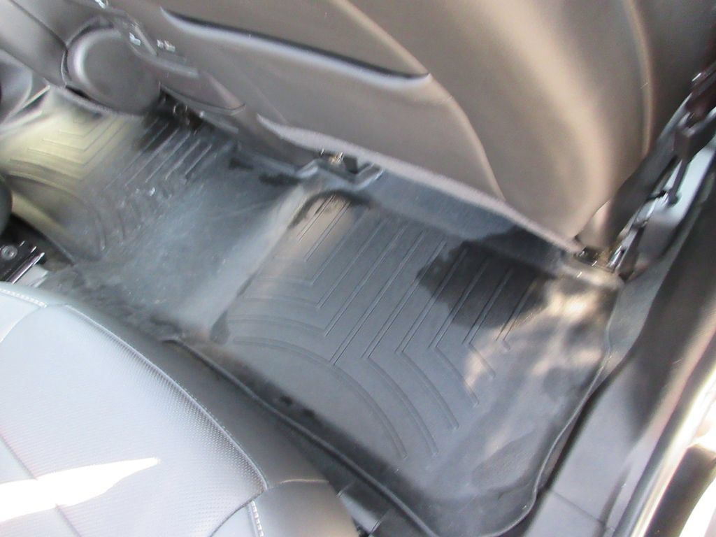 Certified 2022 GMC Acadia SLT w/ Preferred Package FWD image 32